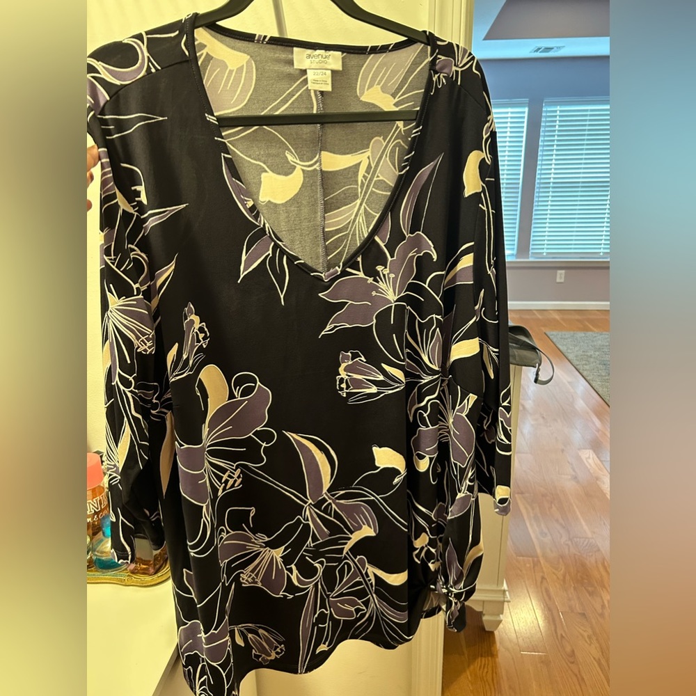 Avenue shirt, size 22/24